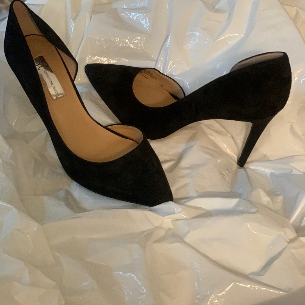 Suede Pumps